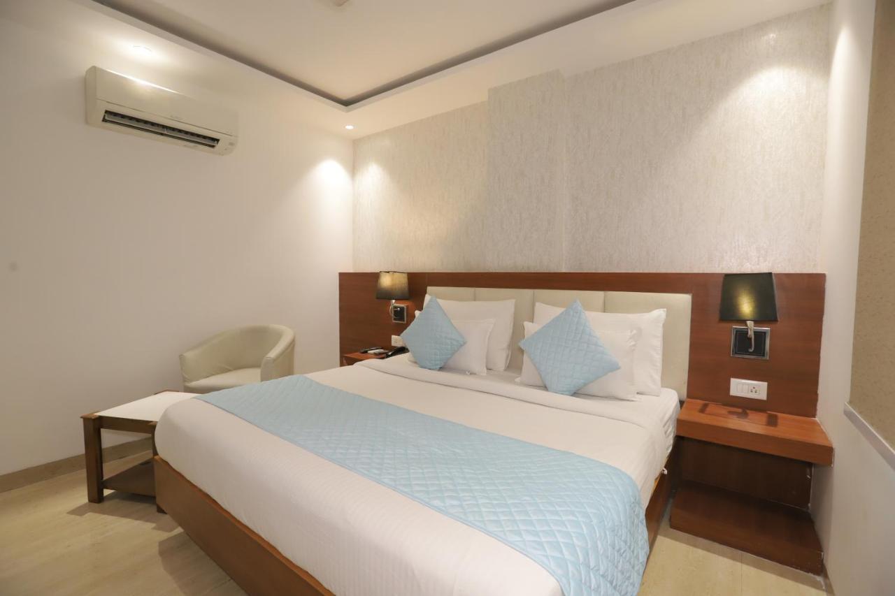 Nh Skye Suites New Delhi Luaran gambar