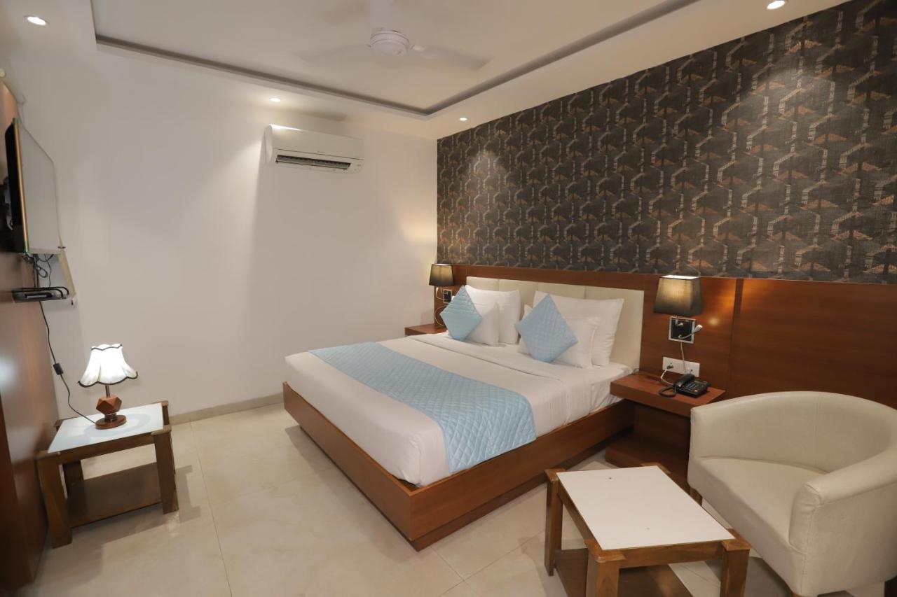 Nh Skye Suites New Delhi Luaran gambar