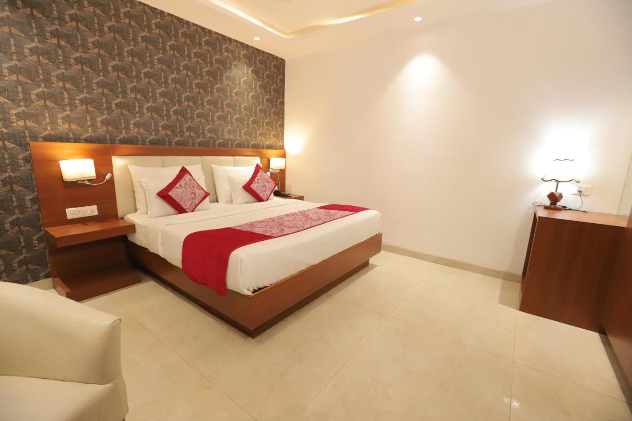 Nh Skye Suites New Delhi Luaran gambar